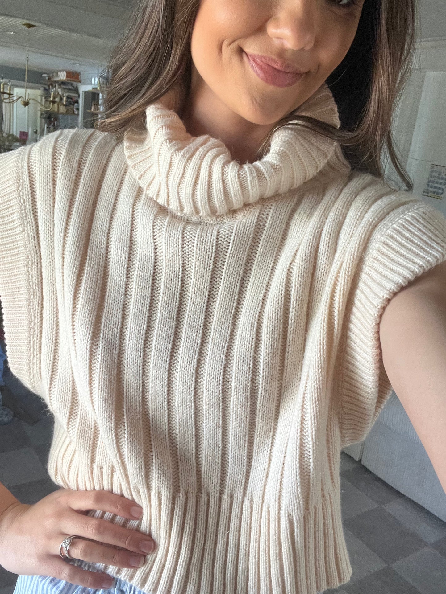 Lightly Loved Sleeveless cropped sweater